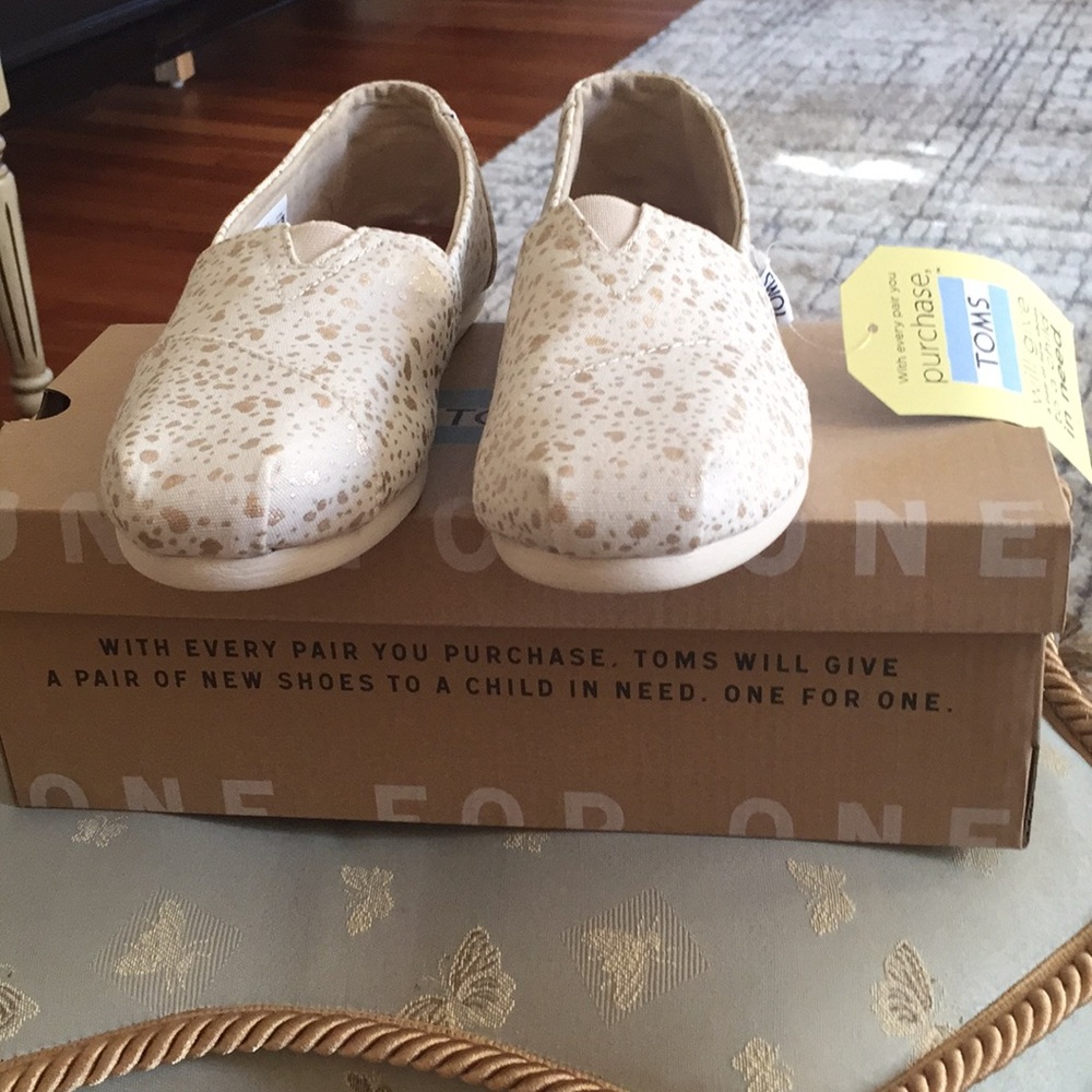 New TOMS slip on shoes